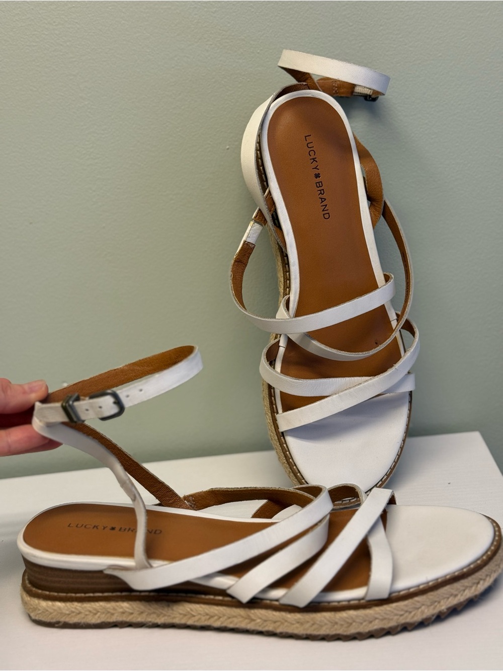 Lucky brand women’s nemelli white straps sandal 8.5